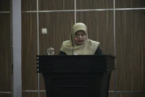 Anisatul Hamidah PJ Sekda Bondowoso saat membacakan Jawaban Bupati terhadap pandangan umum Fraksi