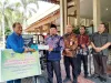 Tingkatkan Kemandirian Desa, Bondowoso Serahkan Bantuan untuk BUMDes dan Kelembagaan Masyarakat