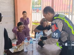 Satlantas Polresta Banyuwangi Berbagi Makan Siang dan Edukasi Keselamatan bagi Pengendara
