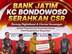 Bank Jatim KC Bondowoso Serahkan CSR, Dorong Digitalisasi Transaksi dan Literasi Keuangan